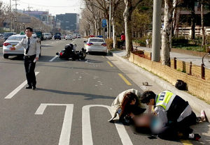 [포토] 경찰관 신속한 심폐소생술이 교통사고 운전자 살렸다