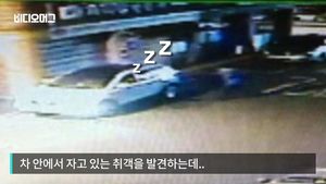 [비디오머그] '대리기사인 척'&hellip;잠든 취객 주머니 턴 절도범 포착