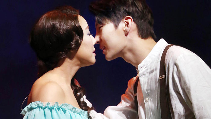 메인이미지  1 : 29일 오후 서울 용산구 한남동 블루스퀘어 삼성전자홀에서 열린 창작뮤지컬 '마타하리' 프레스콜에서 배우들이 하이라이트 장면을 시연하고 있다. 