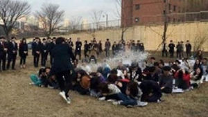 충북의 한 대학도 '막걸리 세례'&hellip;선배가 앉아 있는 후배들에게 뿌려