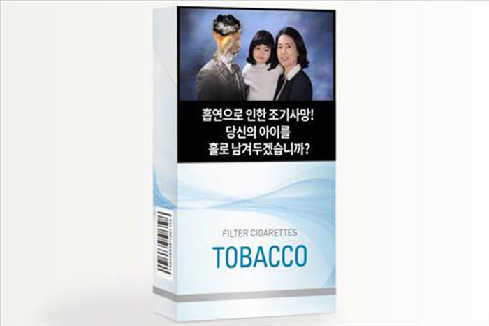 메인이미지  10 : 흡연으로 인한 아버지의 조기 사망을 타들어가는 담배로 표현