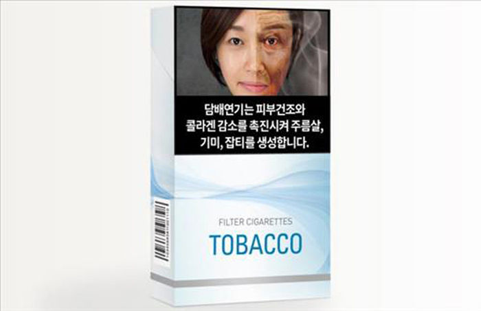 메인이미지  9 : 흡연으로 인한 피부 손상을 담배연기와 함께 표현