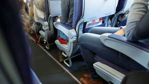 기내서 담배피우고 음주난동 한국인 치과의사 FBI에 검거