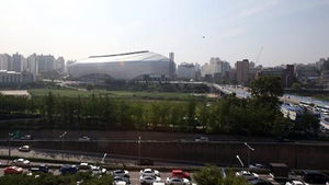 고척돔 첫 정규 경기&hellip;박원순 시장 지하철 타고 간다
