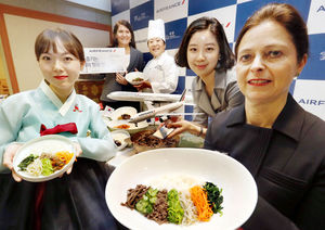[핫포토] 하늘에서 먹는 갈비 맛&hellip;'한류 기내식' 눈길