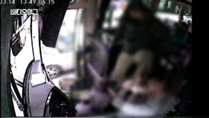 [비디오머그] "왜 끼어들어?" 버스기사에 주먹&middot;발길질 '잔혹'