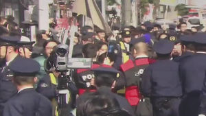 혐한 시위 항의했다고&hellip;日 경찰, 시민 폭행 논란