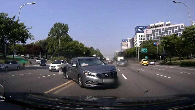 지난해, 보복운전으로 차량 6대가 연쇄 충돌하는 아찔한 사고 현장.
