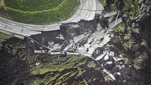日 구마모토 2차 강진 사망 15명으로 늘어&hellip;총 사망자 24명