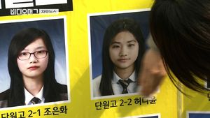 [자막뉴스] "아직 세월호에 사람 있어요"&hellip;가족들의 슬픈 외침