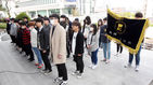 섬네일이미지  3:18일 오후 청주 서원대학교 한국어문학과 학생 40여명이 이 대학 본관 행정동 앞에서 학과 구조조정에 반발, 시위를 벌이고 있다. 