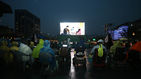 섬네일이미지  3: 20일 장애인의 날을 맞아 서울 광화문광장에서 열린 제14회 서울장애인인권영화제에서 참석자들이 개막작 '영우'를 관람하고 있다.