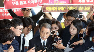 옥시 신현우 전 대표 검찰 출석&hellip;"유가족에 죄송"