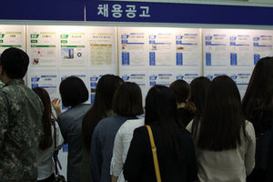 4월 청년실업률 '역대 최고'&hellip;"너무 힘들어요"