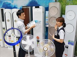 때 이른 더위에 에어컨&middot;선풍기 판매 급증