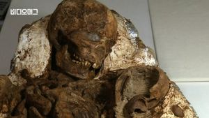 [비디오머그] 아기 안고 발견된 신석기 여성 화석&hellip;4800년을 함께한 '사랑'