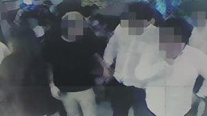 '흡연 시비' 20여 명 난투극&hellip;공포탄 쏴 '제압'