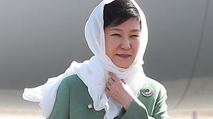 '히잡쓰고 온 여성지도자'&hellip;이란, 박 대통령 방문에 관심
