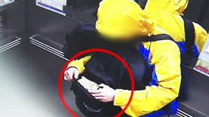 둔기 꺼내 '묻지마 폭행'&hellip;공포의 엘리베이터