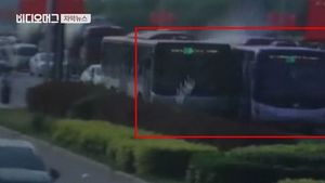 [자막뉴스] 승객 수십 명 태우고 '보복'&hellip;中 공포의 버스