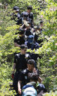 섬네일이미지  4:4일 오전 경남 창원시 무학산 정상 인근에서 '무학산 50대 여성 등산객 살인사건' 현장 검증이 실시되고 있다. (창원=연합뉴스)
