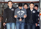 섬네일이미지  4:살인 및 사체유기 등 혐의로 구속영장이 청구된 대부도 토막시신 사건 피의자 조모씨가 7일 오후 영장실질심사를 받기 위해 경기도 안산시 안산단원경찰서에서 나오고 있다. 경찰은 조씨의 범행 수법이 잔인하고 사망이라는 중대한 결과를 가져온 점으로 볼 때 공개대상에 해당한다고 판단해 얼굴과 신상정보를 공개하기로 했다. (사진=연합뉴스)