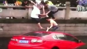 [비디오머그] 물에 빠진 여인 구한 대륙의 '협객 4인방'