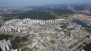 분양받은 아파트는 웃돈 붙여 팔고&hellip;"통근버스 공짜로"