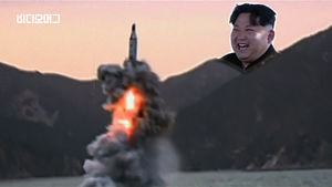 [비디오머그] 활짝 웃는 김정은&hellip;北, SLBM 수중시험 발사 영상 첫 공개