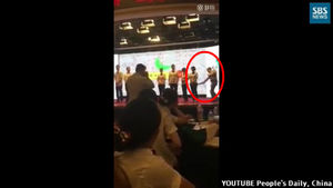 [영상pick] 성과 안 나왔다고 공개 매질?&hellip;中 은행 워크샵 논란