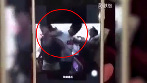 [영상pick] 비행기 연착에 '분노'&hellip;기내서 벌어진 패싸움