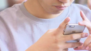"잠자기 전 스마트폰 밝은 빛이 우울증 부른다"