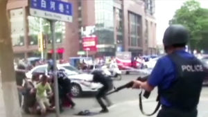 中 마약상, 총 든 채 인질극&hellip;제압 현장 포착
