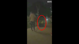 [영상pick] 공원에 놓인 여행가방서 "살려주세요"&hellip;발견된 나체의 여성