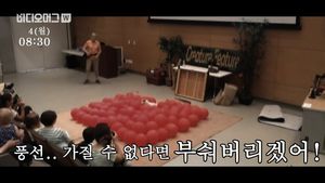 [비디오머그] '풍선 100개 빨리 터트리는 개'&hellip;기네스 신기록 수립!