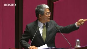 [비디오머그] 김동철 '저질 국회의원들 창피하다'&hellip;국회 대정부 질문 '파행'