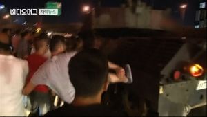[자막뉴스] "쿠데타 반대" 탱크 막고 군인 끌어내린 시민들