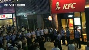 [자막뉴스] 아이폰 부수며 "中 사랑"&hellip;도 넘은 불매 시위