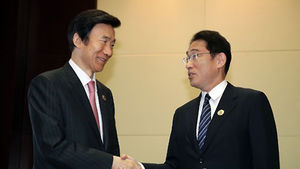 한일 외교장관, 위안부 재단 논의…12·28합의 이후 첫 만남