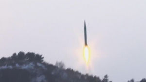 北 미사일 1천km 비행, 日 EEZ에 떨어져