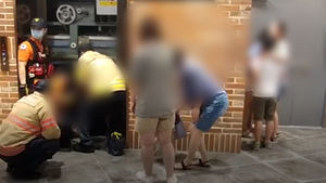 [제보영상] 엘리베이터에 갇힌 승객 20여 명&hellip;돌아온 말은 "그러게 왜 탔어요?"