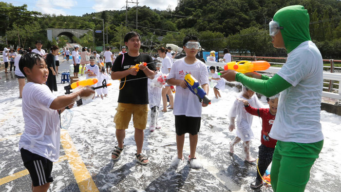 메인이미지  3 : 3일 오후 괴산군 괴산읍 문화체육센터 일원에서 '괴산 고추축제'가 열렸다. (사진=괴산군)