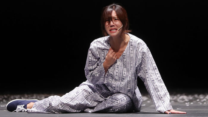 메인이미지  6 : 9일 오후 서울 용산구 국립중앙박물관 극장 용에서 열린 악극 '불효자는 웁니다' 프레스콜에서 출연 배우들이 주요 장면을 열연하고 있다. 