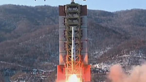 北 'ICBM용' 로켓엔진 공개하며 "美 본토 타격권" 위협