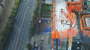 [제보영상] 엿가락처럼 휘는 타워크레인 포착&hellip;태풍 '차바'의 위력