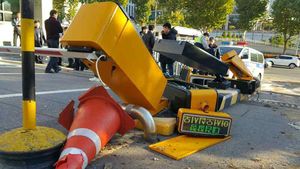 검찰, '최순실에 격분' 대검 돌진한 포클레인 기사 기소