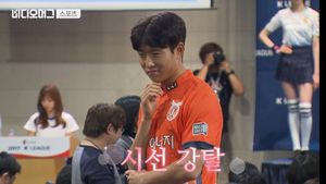 [비디오머그] K리그 클래식 선수들의 파격 유니폼 패션쇼 ‘어느 팀 유니폼이 제일 예쁜가요?’