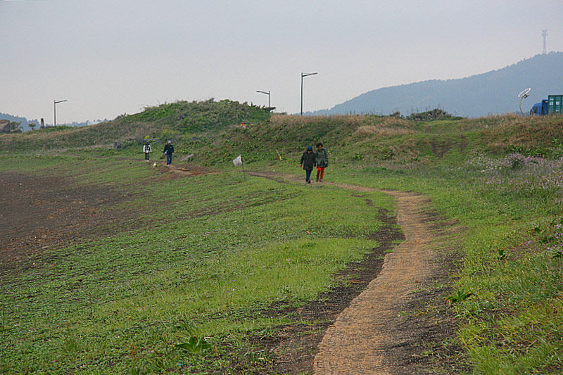 바다와 나란히 산책로는 이어지고 있었다. 