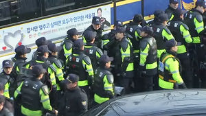 경찰 "집회 현장에 경찰력&middot;살수차&middot;차벽 무배치 원칙"