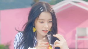 [SBS Star] Red Velvet Surprises Fans with a Special Clip 'The Red Summer Vacation'